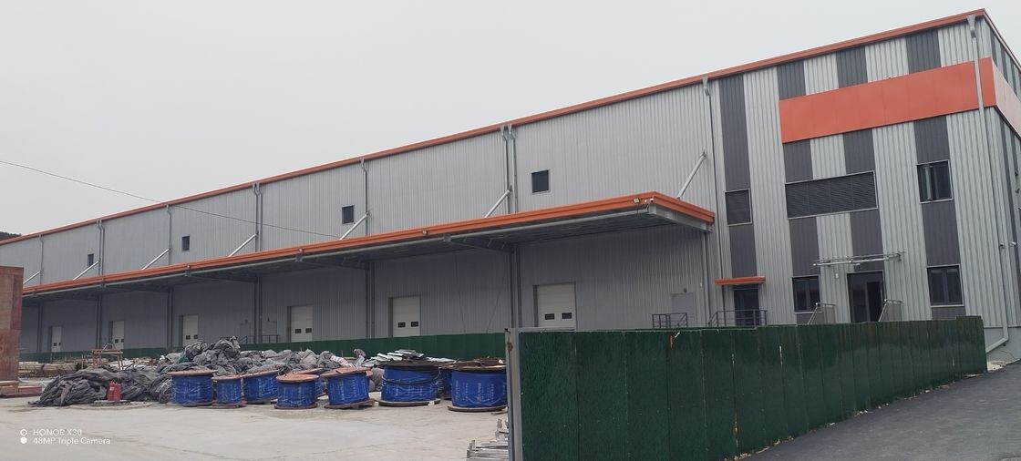Gudang Struktur Baja Prefab yang Bisa Disesuaikan dan Serbaguna untuk Penggunaan Produk Selesai